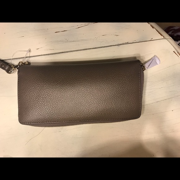 Michael Kors jet set saffiano leather wallet. - Picture 2 of 3